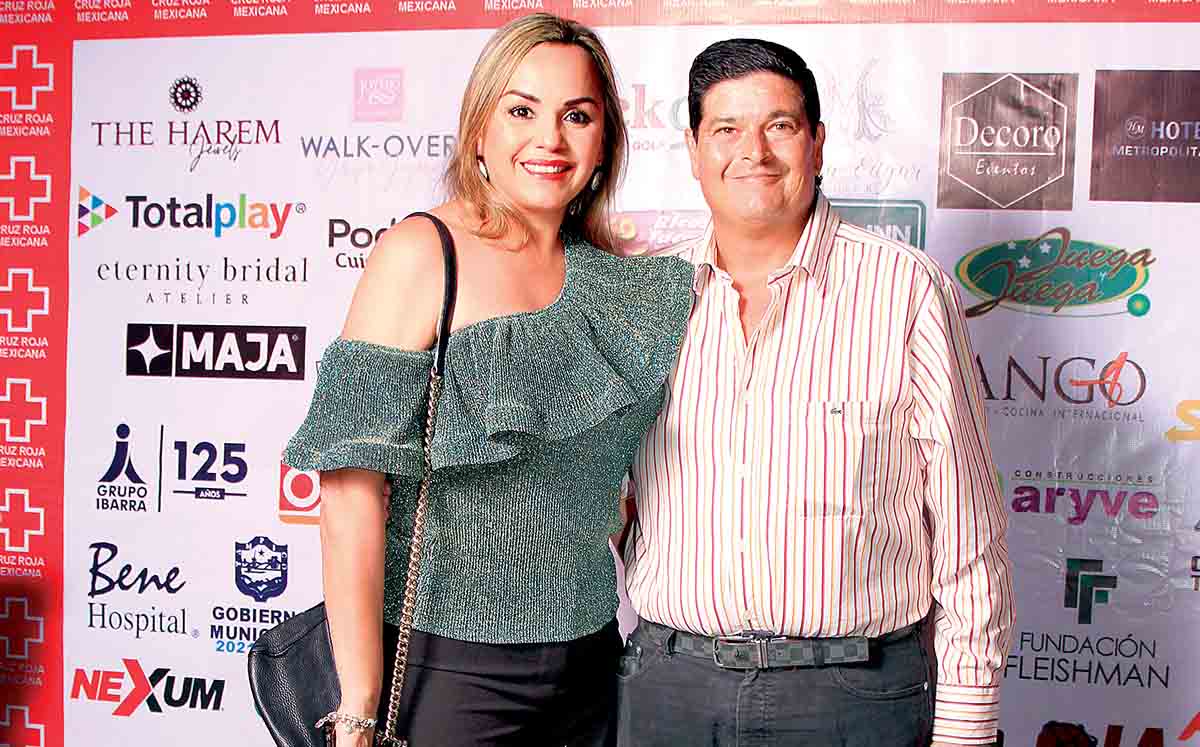 PALOMA GONZÁLEZ Y ARMANDO HERNÁNDEZ estuvieron presentes en la noche con causa de la Cruz Roja