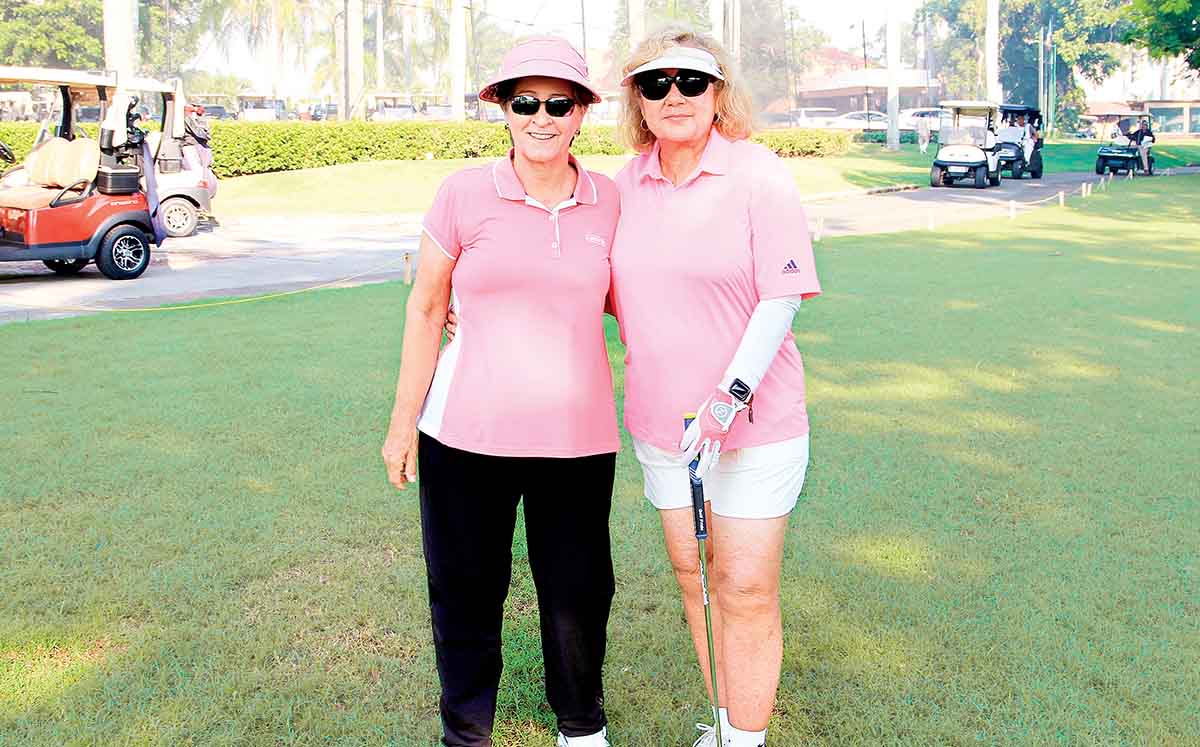 PILAR MORAL Y ALICIA DE LEAL felices de participar en el Torneo deTinina