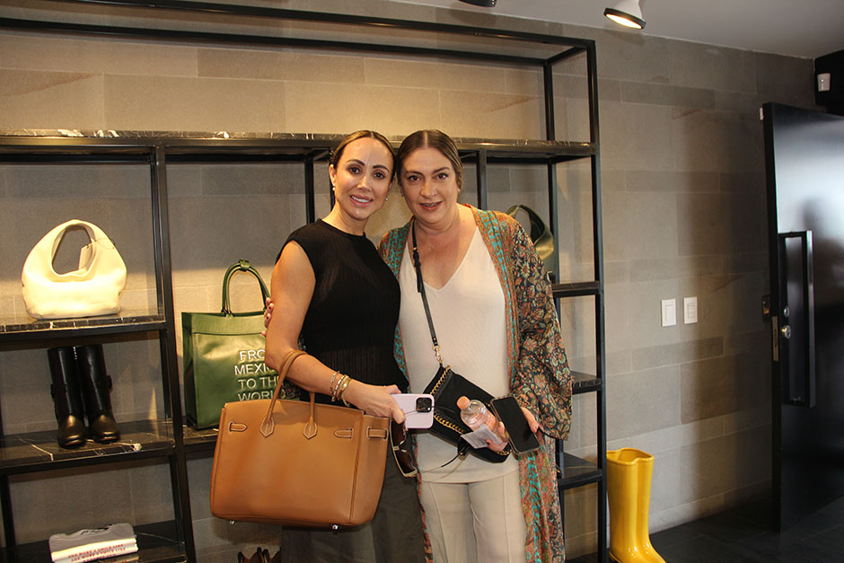 Bárbara Urreas y Dominique Dunn.