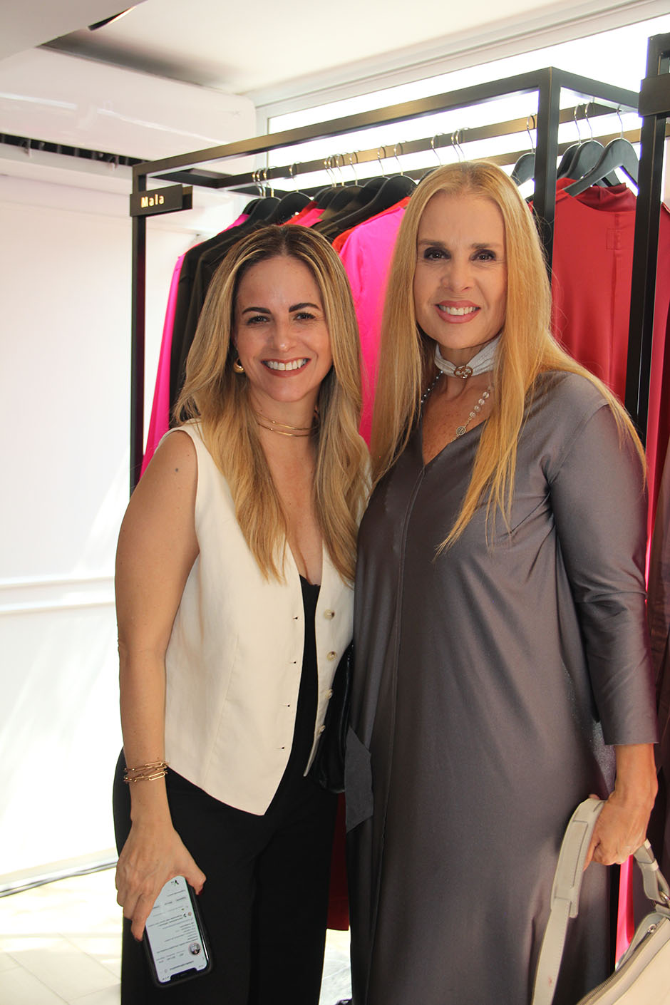 Mónica Valle y Cristy Sándoval de Gaitán