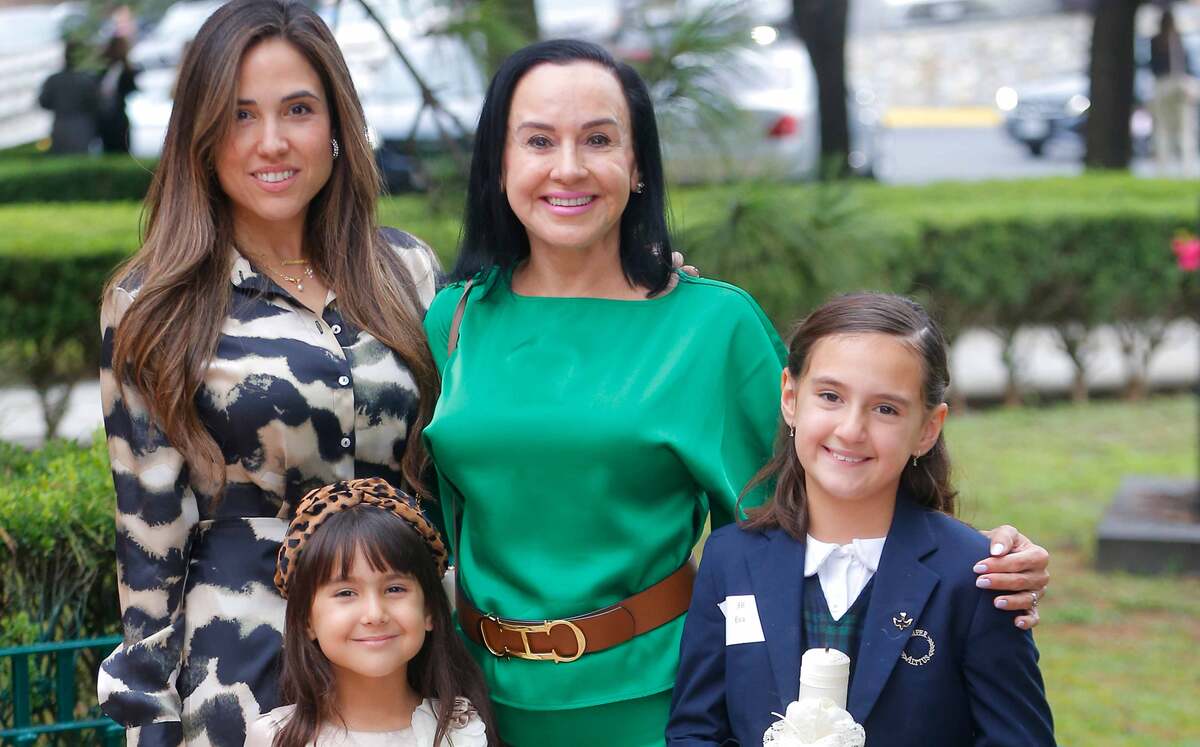 Ana Paula Elizondo, Norana Palacios de Fernández, Eva Fernández y Amaya Fernández