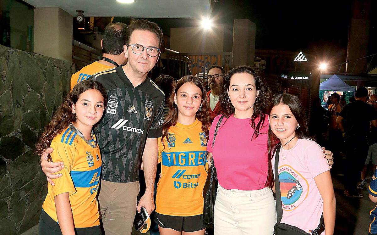 Andrea Naya, Ricardo Naya, Daniela Bortoni, Carlina Flores y Natalia del Valle