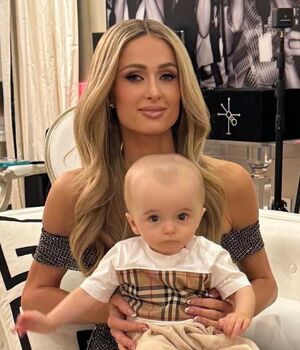 Paris Hilton defiende a su bebé por las críticas de su apariencia (Foto: IG)