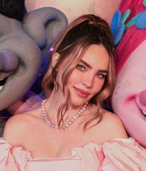 Belinda demuestra que debe terminar el año con un mini vestido rosa (Foto: IG) Belinda demuestra que-se debe terminar el-año con-mini vestido-rosa