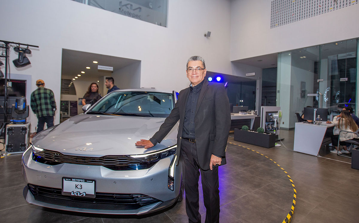 Enrique Pineda, Gerente General de KIA Metepec
