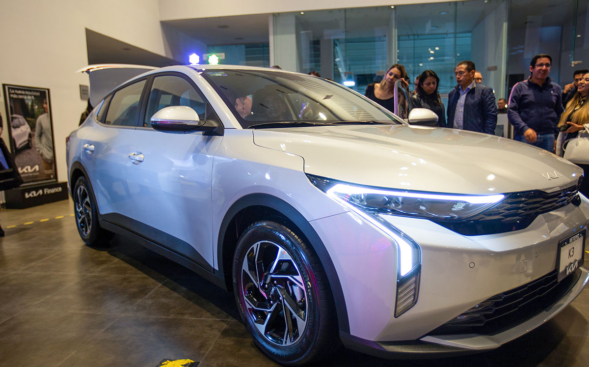 Entregan primera unidad de KIA K3
