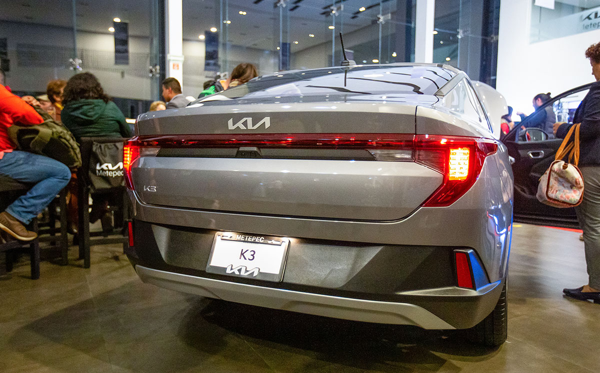 Entregan primera unidad de KIA K3