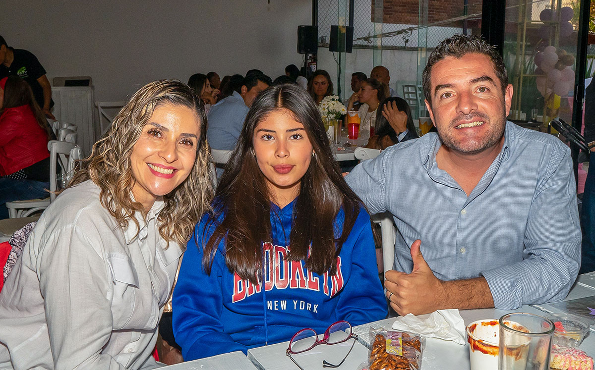 Irene García, Ximena García y Ángel Olvera