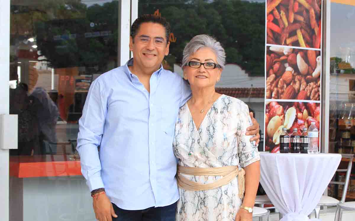MAURO LÓPEZ Y RAQUEL CASTILLO felices por la exitosa inauguración