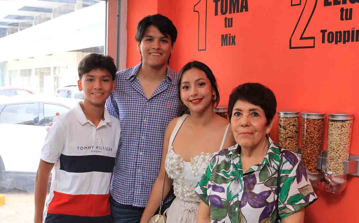 IKER BRIONES, RICARDO BRIONES POULETTE ROMERO Y OFELIA BRIONES no podían contener la emoción