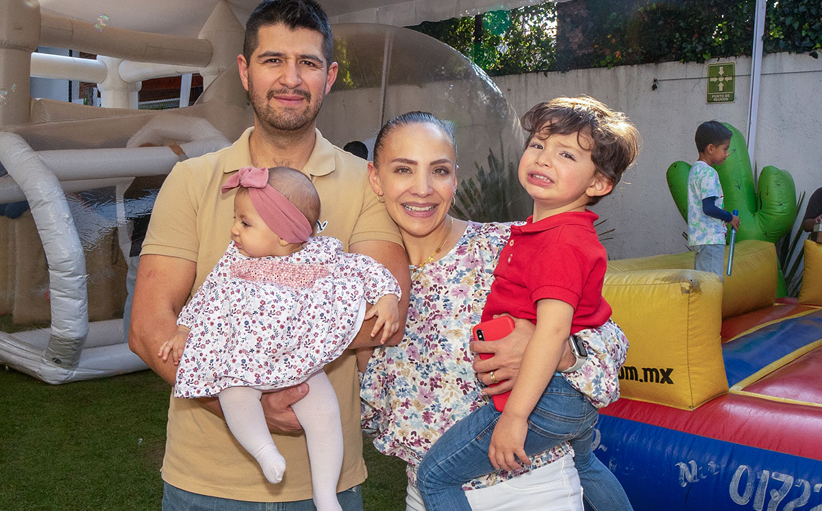 Miguel Poblete, Mariana López, Paula Poblete y Miguel Ángel Poblete