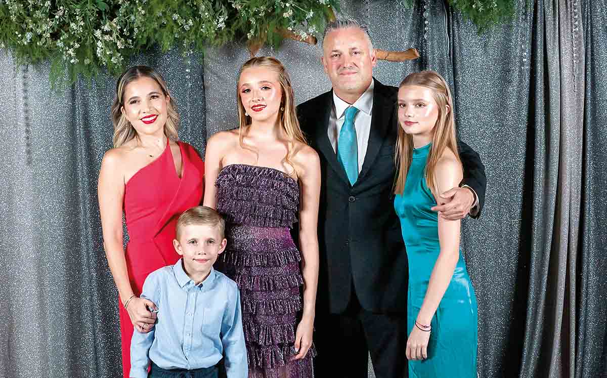 LIBBY DE RODRÍGUEZ, JORGE RODRÍGUEZ, LUCIANA RODRÍGUEZ, LORETA RODRÍGUEZ Y JORGE RODRÍGUEZ  lucen fabulosos bajo nuestra lente