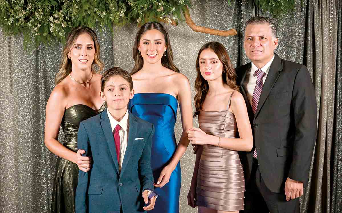 FERNANDA DE DE LOS SANTOS, ROBERTA DE LOS SANTOS, ANDREA DE LOS SANTOS, VENTURA DE LOS SANTOS Y VENTURA DE LOS SANTOS llegaron con sus mejores outfits