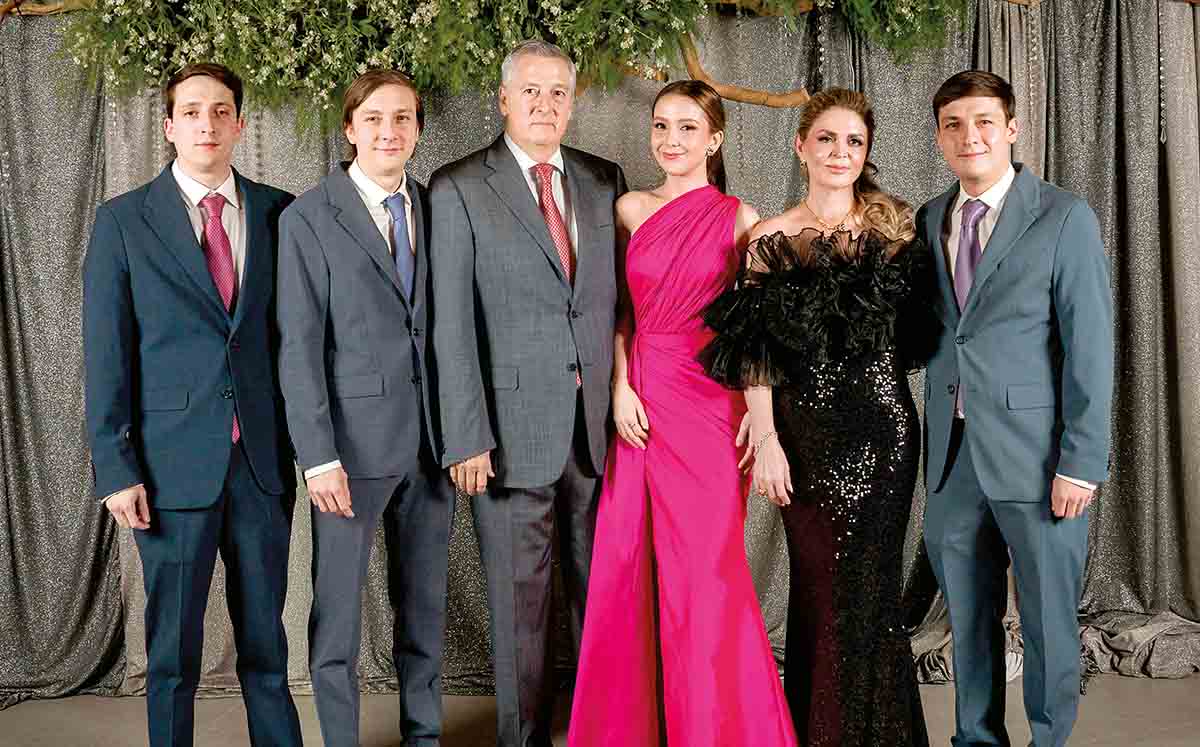 JOSÉ ANTONIO HERRERA, EMILIANO HERRERA, JOSÉ HERRERA, MACARENA HERRERA, MACARENA DE HERRERA Y ANDRÉS HERRERA nos regalaron sus mejores sonrisas
