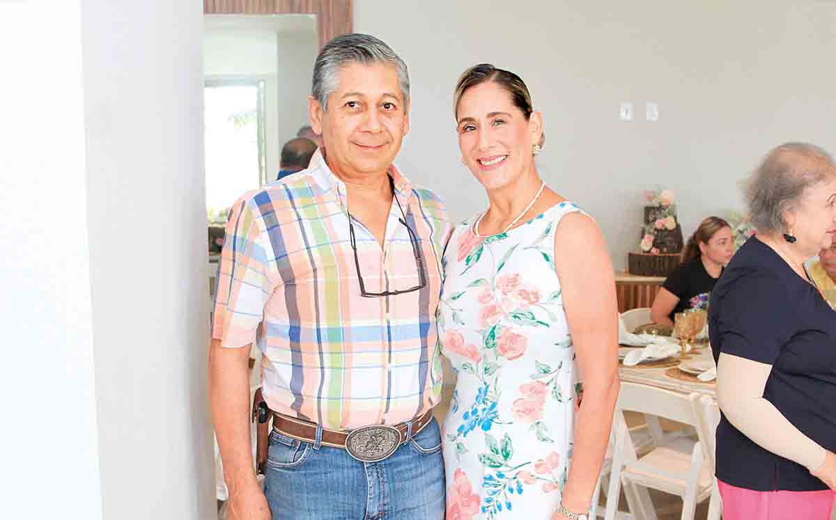 JUAN LUIS RECHY Y ROCÍO DE RECHY llegaron con sus mejores outfits