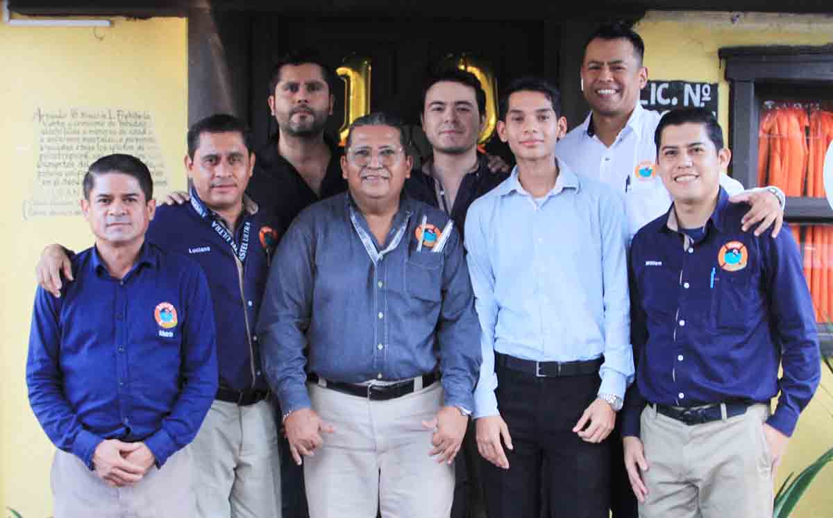 Equipo del restaurante de mariscos El Flaco