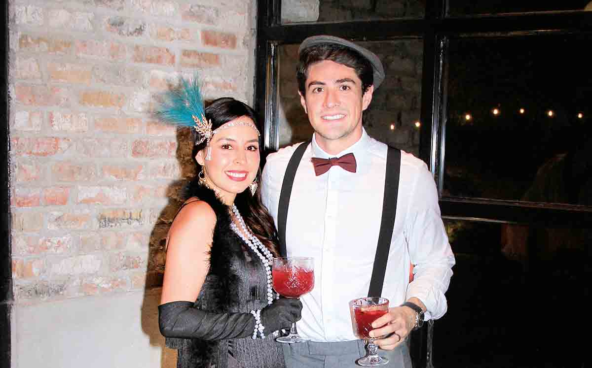 ANDREA ENRIQUEZ Y JORGE DELGADO lucen espectaculares con sus outfits de los años 20