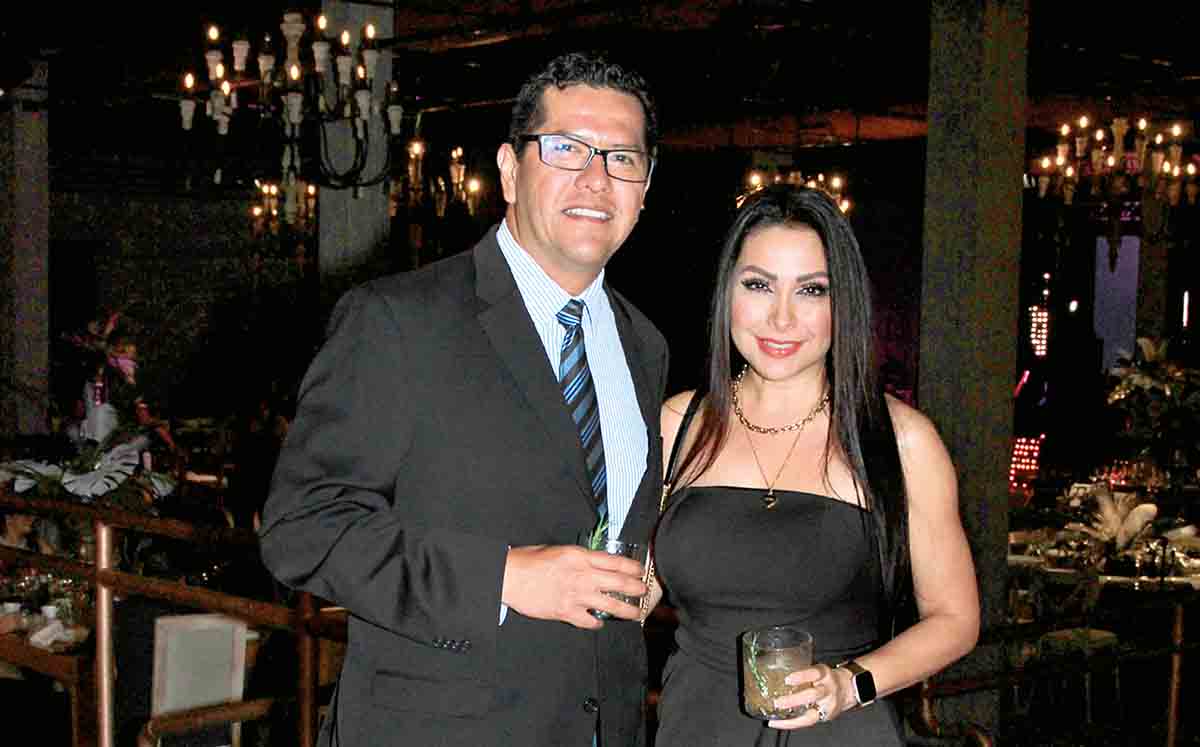 MIGUEL ÁNGEL SANTANA E IVONNE BACEROTT presentes en el Día del Médico