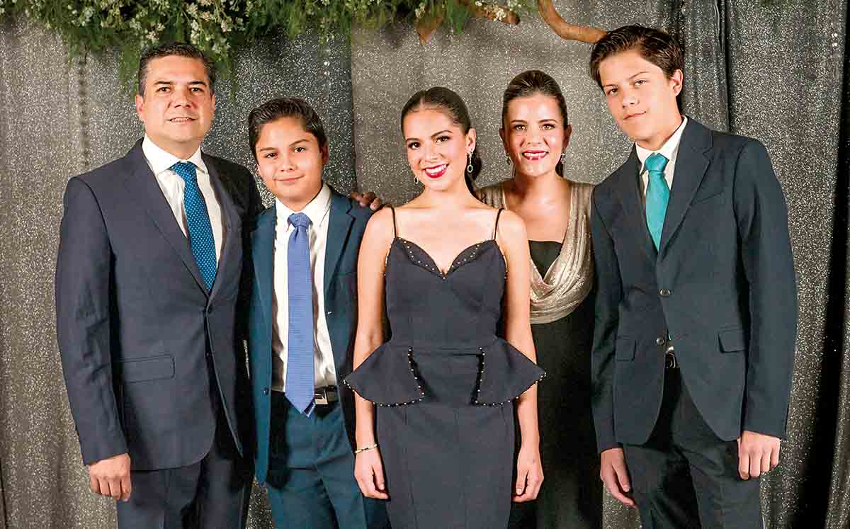 GERARDO DE LOS SANTOS, DIEGO DE LOS SANTOS, BETTY MAY DE LOS SANTOS, BETTY MAY DE DE LOS SANTOS Y GERARDO DE LOS SANTOS no podían contener la emoción