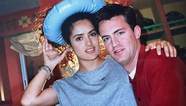 Salma Hayek le dedica doloroso mensaje a Matthew Perry (Foto: IG)