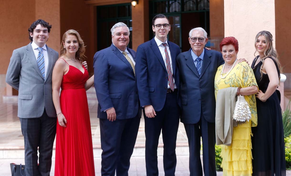 Alejandro Miller, Jennifer Miller, Eduardo Miller, Eduardo Miller, Fernando Miller, María Miller y Priscila Miller