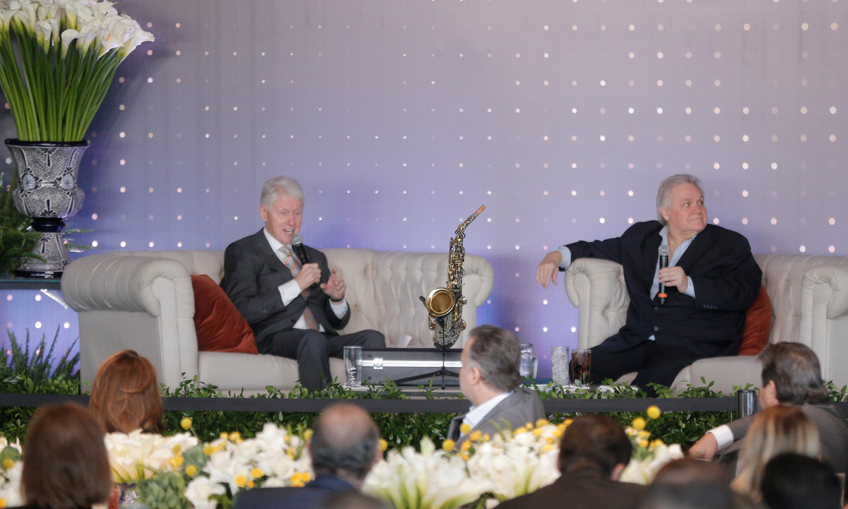 Bill Clinton junto a Carlos Bremer / Foto: Daniel Saldívar