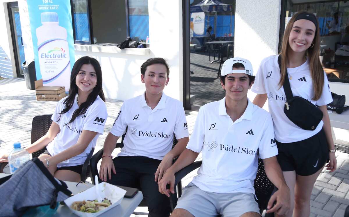Camila Ibáñez, Santiago Luna, Isaac Hadjópulos y Paola Moncayo