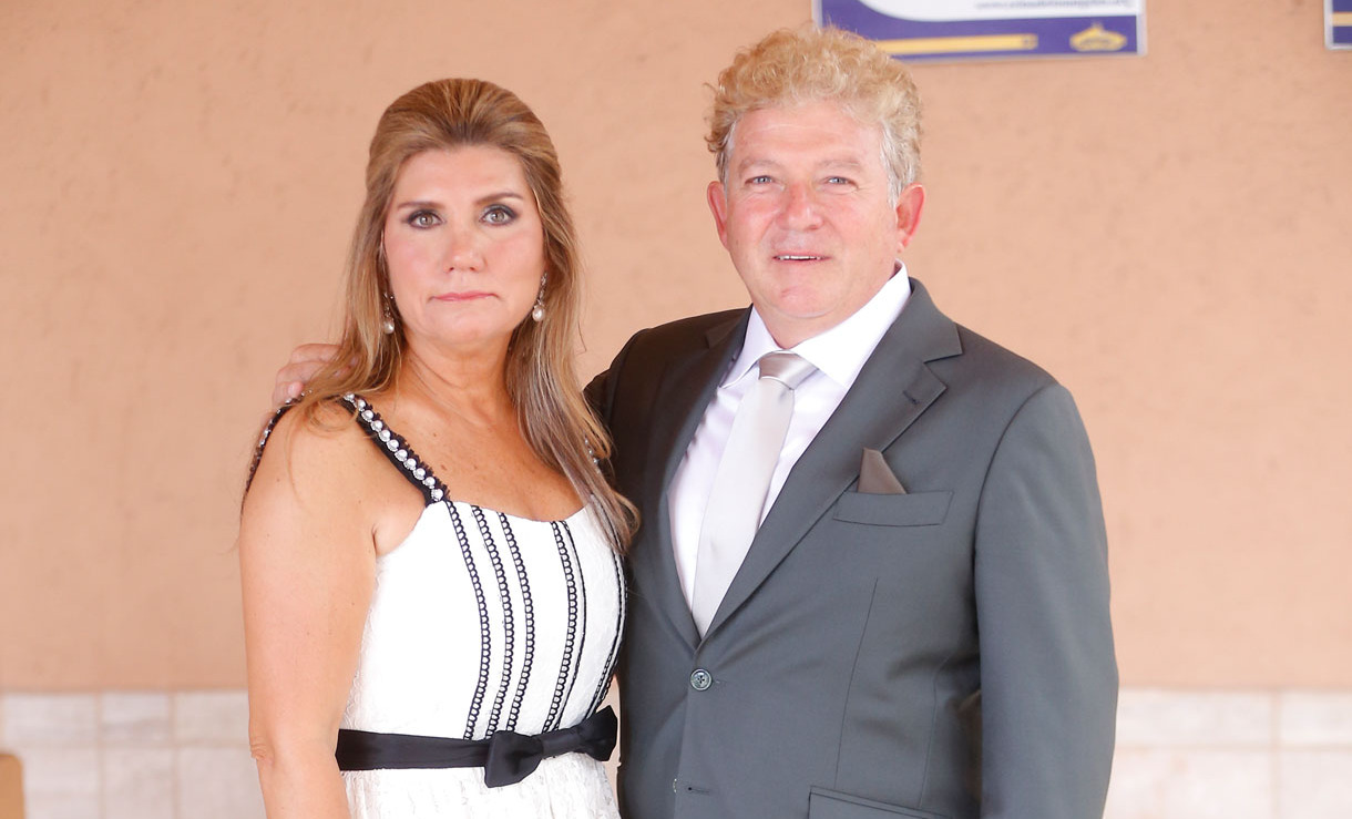 PAPÁS DEL NOVIO. Yolanda Santos y Álvaro Miller