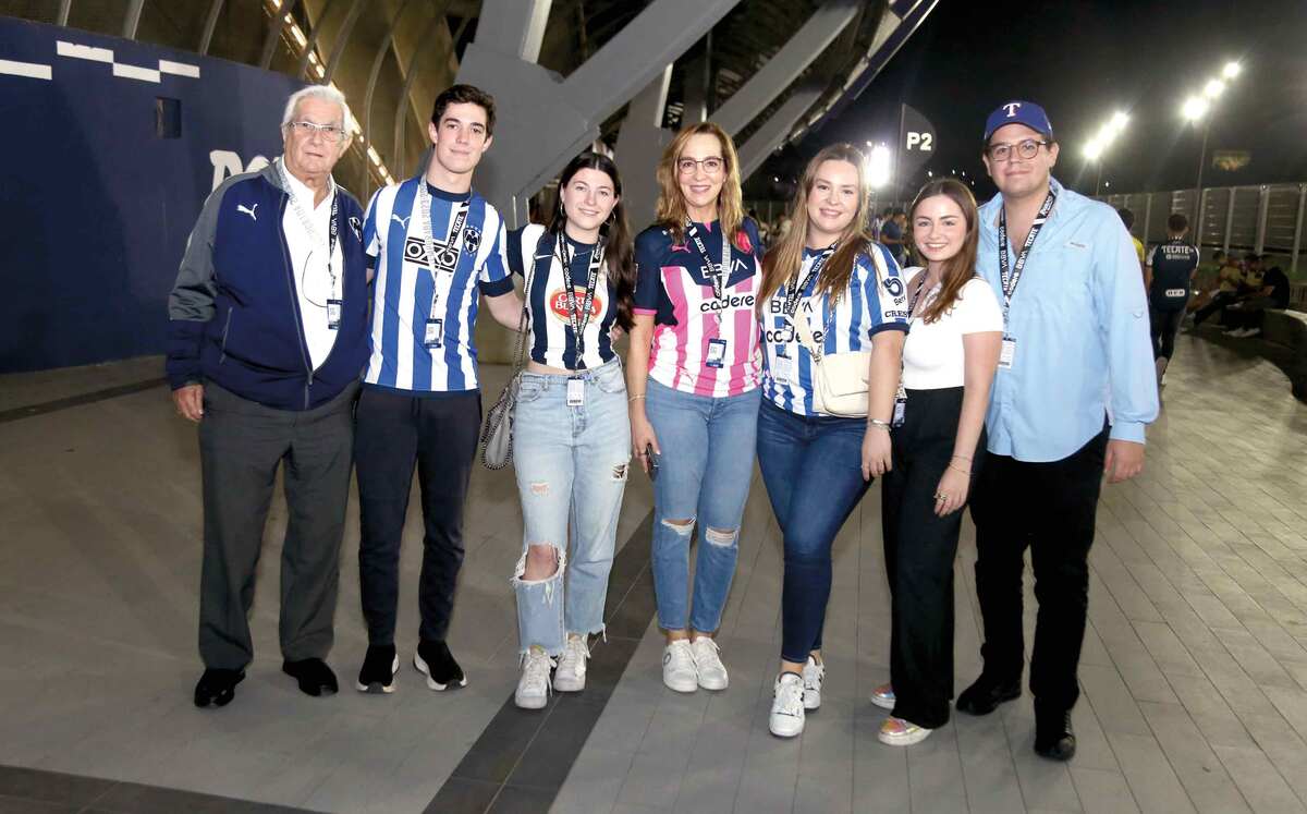 Gerardo Maiz, Santiago Palazuelos, Laura de la Garza, Isabel de Salvador, Valentina Salvador, Jimena Villarreal y (pdte)