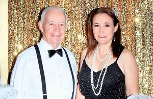 JORGE SOLBES Y BEGOÑA FERNÁNDEZ con sus mejores outfits de los años 20 en el Día del Médico