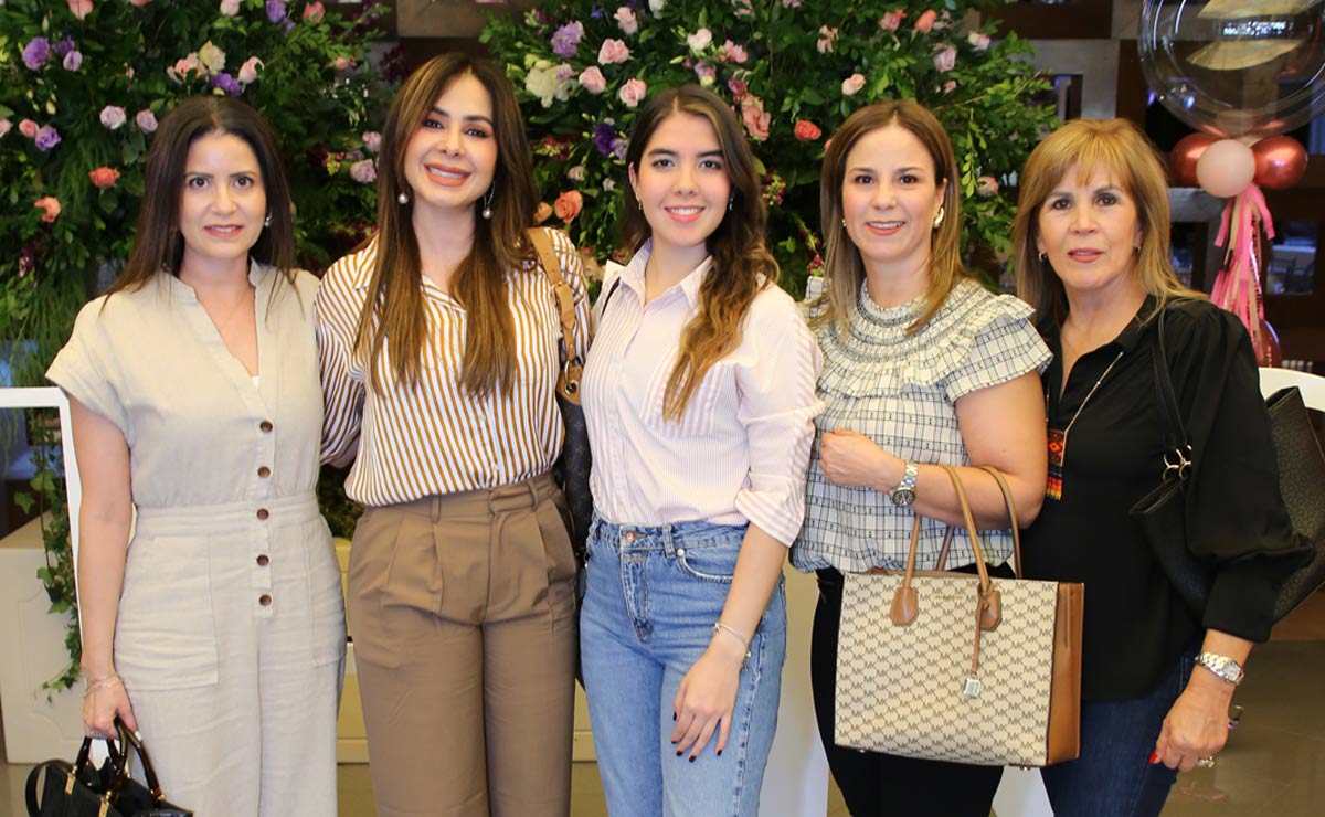 Paula, Martha, María Paula, Valeria y Martha