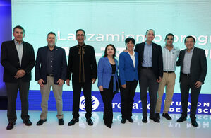 Paulino, Frédéric, Chandra, Anabel, Elva, Eduardo, Alfredo y Crisantos