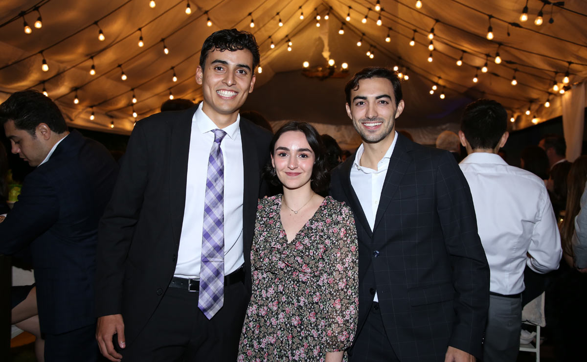 Víctor, Isabela y Enrique