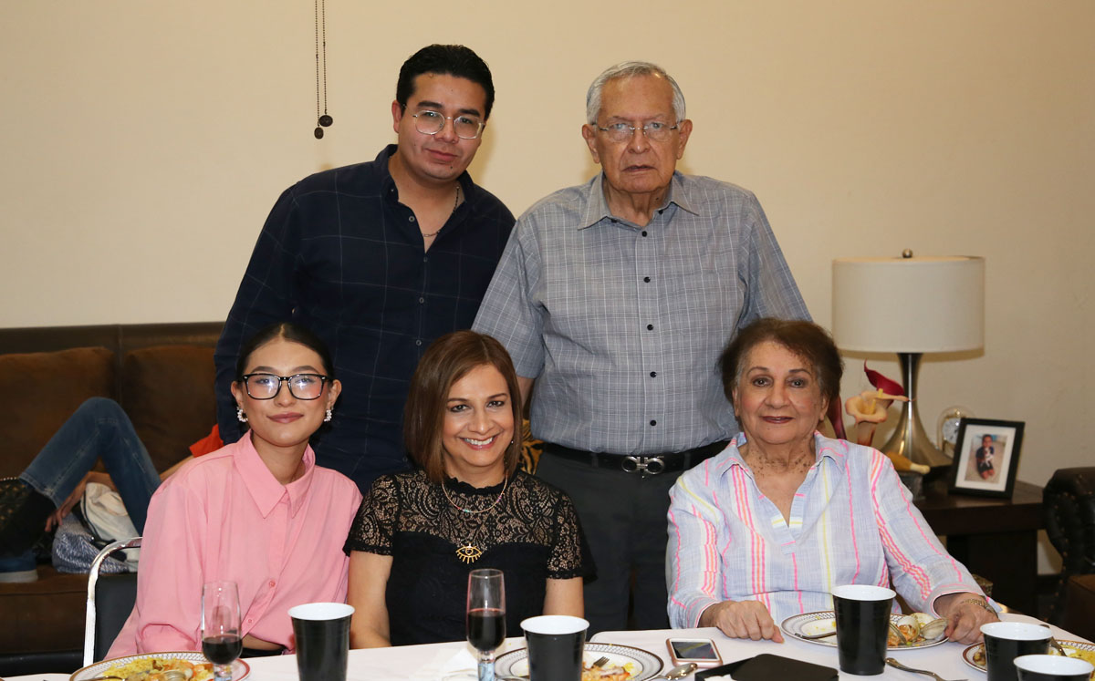 Miguel, Sergio, Cinthia, Cecilia y Cecilia
