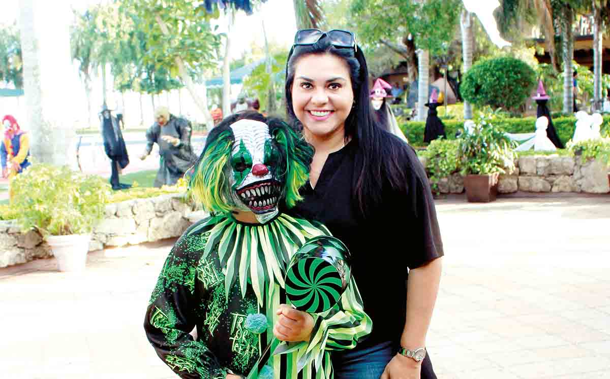 RODRIGO SHAHIN nos asusto con su genial disfraz de payaso Y HERMINIA DE SHAHIN