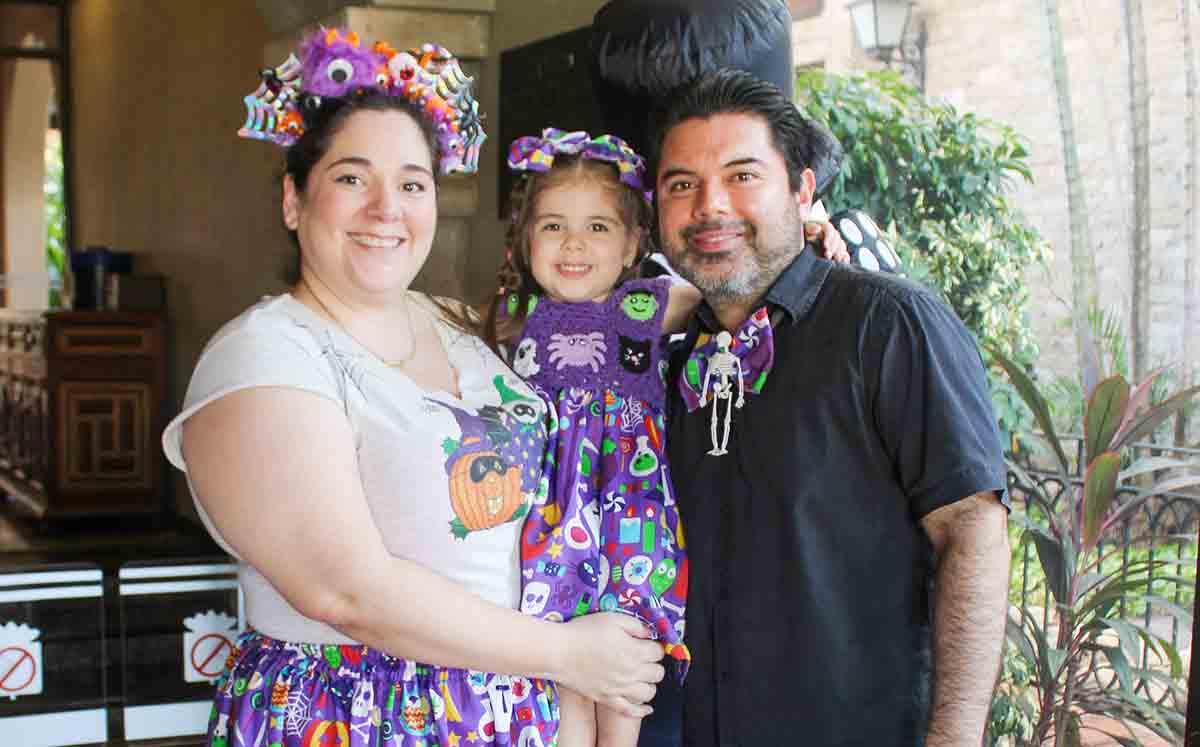 MARISA ORTIZ, MAGNOLIA VILLANUEVA ORTIZ, GILBERTO VILLANUEVA lucieron sus mejores disfraces en la celebración
