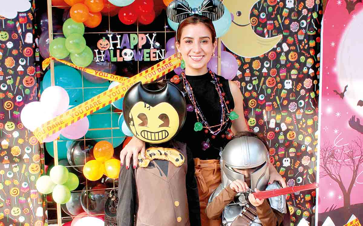 MARIANA CONDE, MARIANO CORONA Y JOSÉ MANUEL CORONA nos enamoraron con sus disfraces