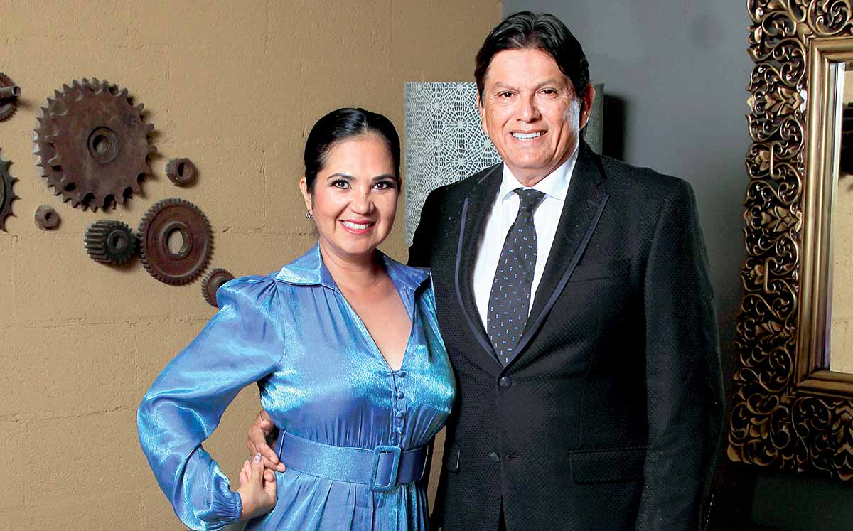 OGARITA DE CASTILLO Y HOMERO CASTILLO llegaron con sus mejores outfits a los premios