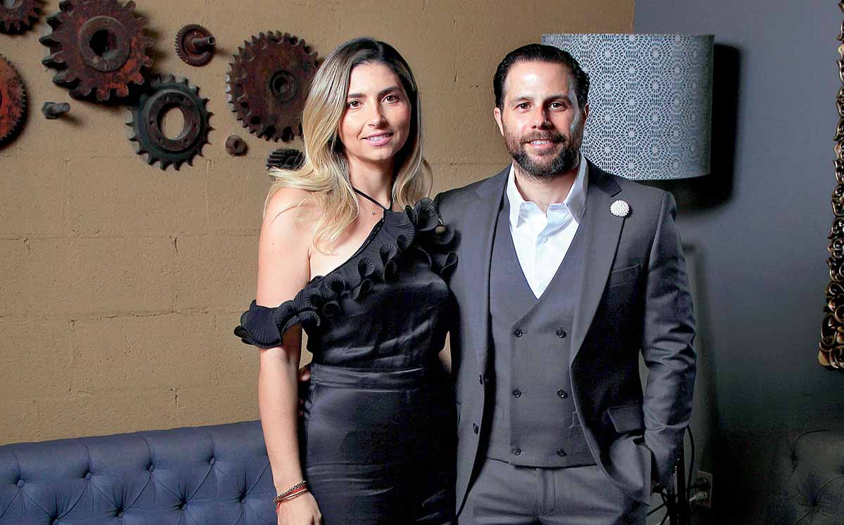 ANA SILVIA DE SIERRA Y JOSÉ GERARDO SIERRA llegaron con sus mejores outfits a los premios Salud Total 2023