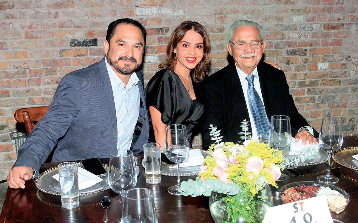 BENITO PÉREZ, JULIETA DURÁN Y PEDRO DURÁN presentes en la premiación