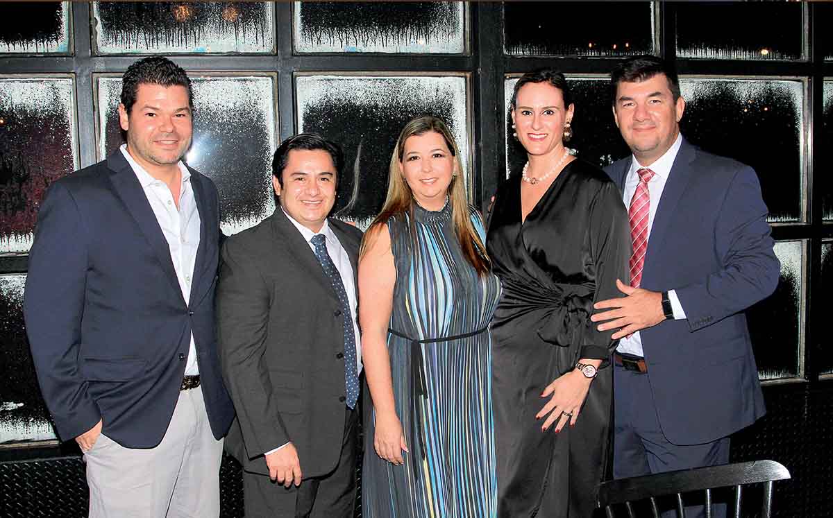 ÁLVARO GARZA, LUIS NÚÑEZ, CARMEN ELY DE LA GARZA, GRAZIA BRACAMONTES Y JOSÉ ELIQUE GARZA LLegaron con sus mejores outfits a la premiación