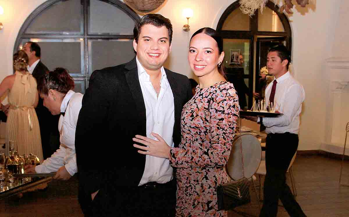 JORGE NAHIM MANZUR Y BALBINA GUAJARDO llegaron con sus mejores outfits a la ceremonia de Cecilia y Gerardo