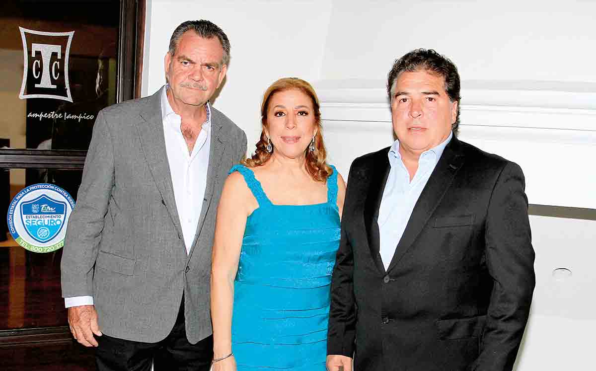 VÍCTOR DE GORORDO, PININA ALTAMIRANO Y JESÚS ALTAMIRANO presentes en la boda civil de Cecilia y Gerardo