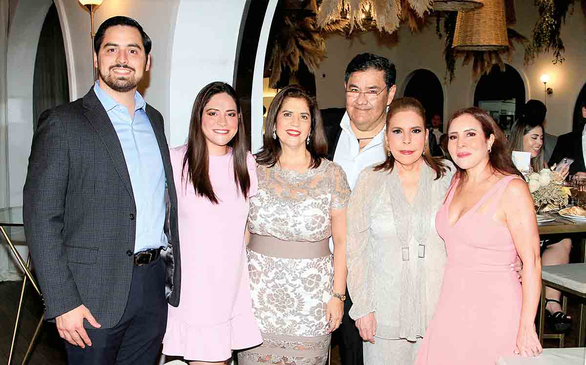 MATIAS BRITO, MARIANA BRITO, MARIANA ALTAMIRANO, ARTURO REYES, GABY ALTAMIRANO Y ANA GABRIELA SÁNCHEZ nos regalaron sus mejores sonrisas