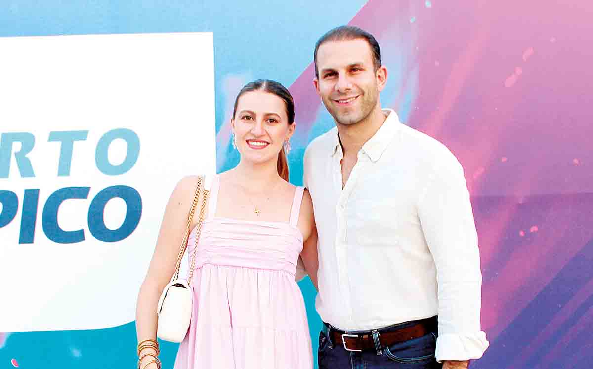IVONNE DE MARON Y MON MARON felices de estar presentes en el Abierto de Tenis