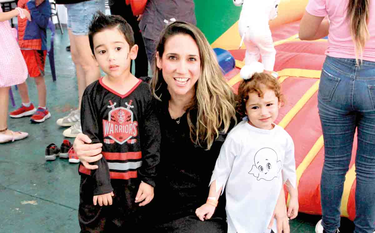 JORGE MEZA, SARA LATOFSKI Y SARA MEZA felices de celebrar Halloween