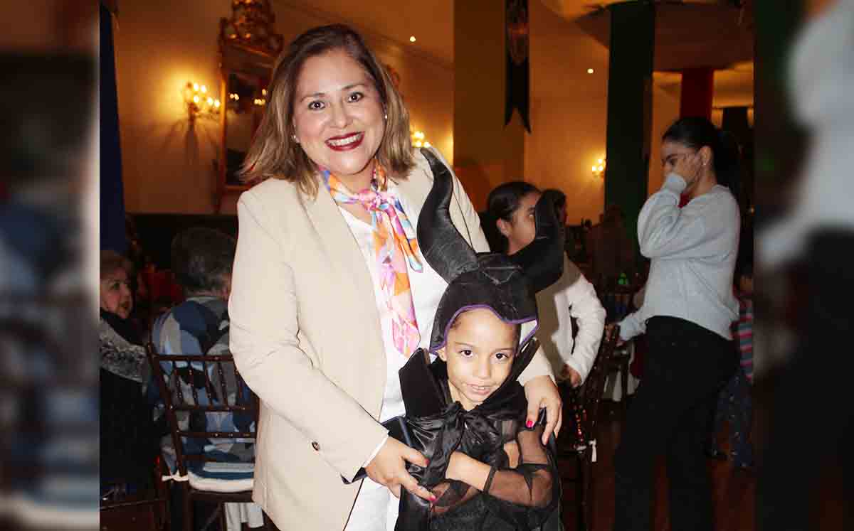 DENISSE GONZALEZ y MAJO WHIJARES disfrazada como Maléfica