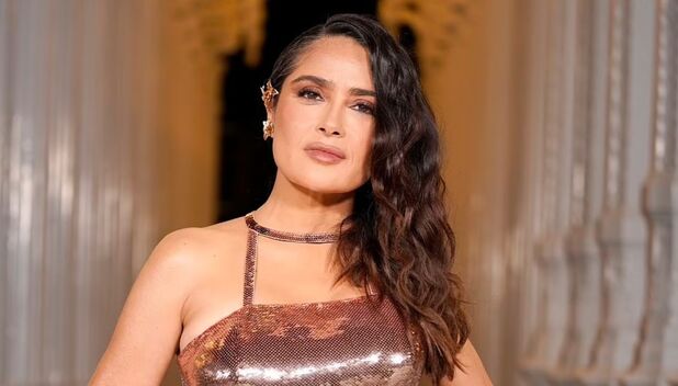 Salma Hayek eclipsa a Kim Kardashian y JLo con vestido Gucci (Foto: Instagram)