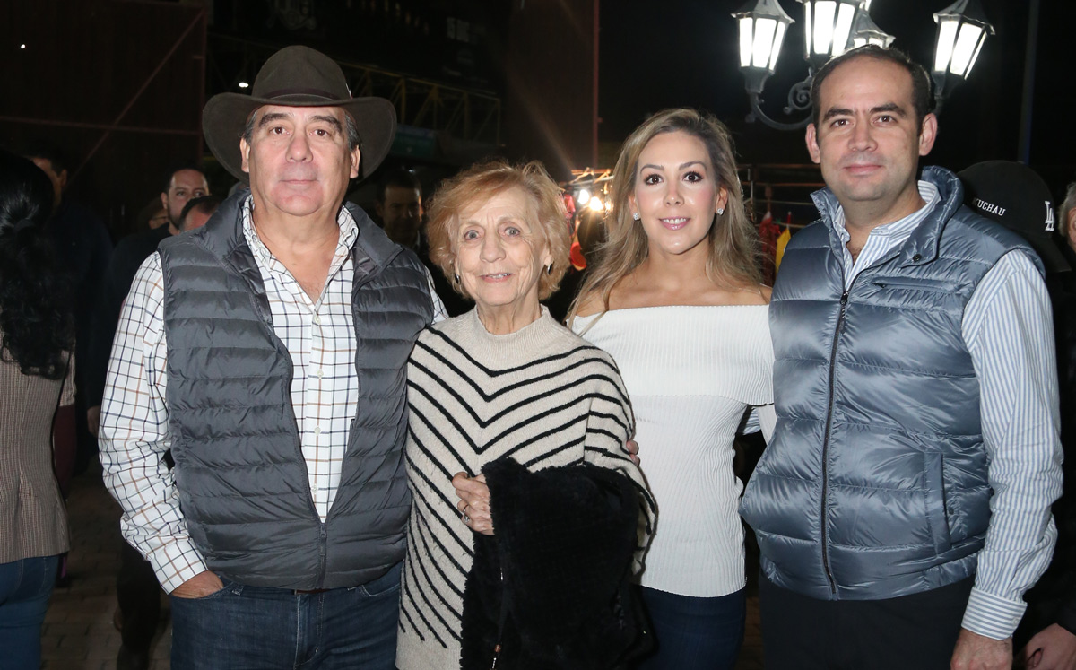 Alberto Garza, Consuelo Zambrano de Garza, Bárbara Duarte de Garza y Gerardo Garza / Foto: Roberto Alvarado