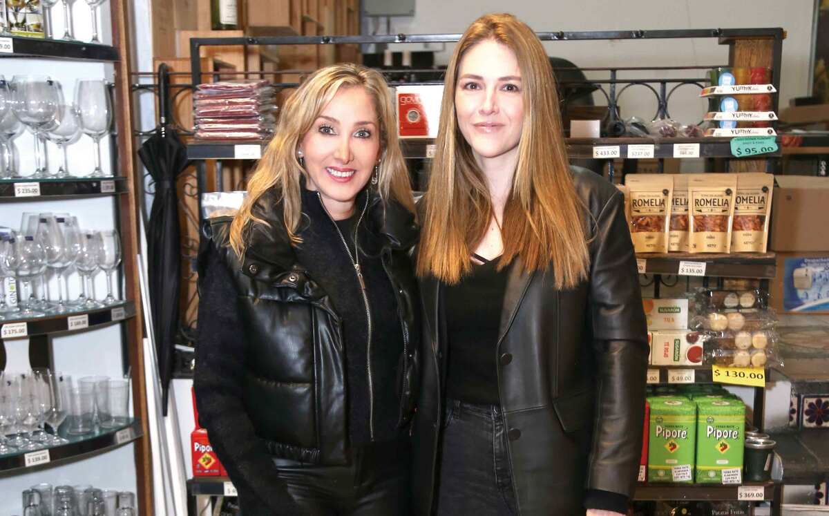 Isa Gutiérrez de MARROQUÍn y Gaby ESPINOSA de Kuri